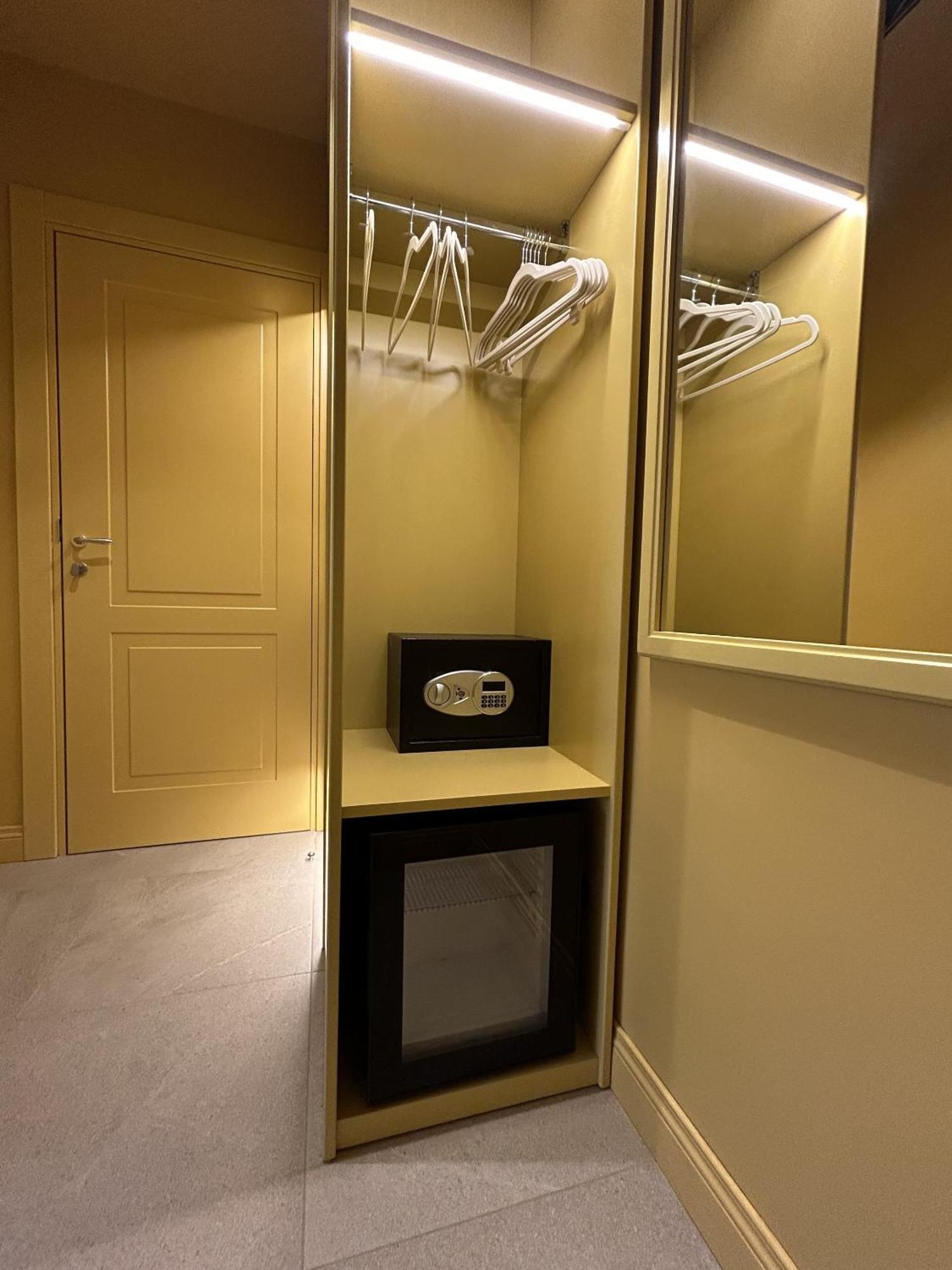 Astom Suites Рим Екстериор снимка
